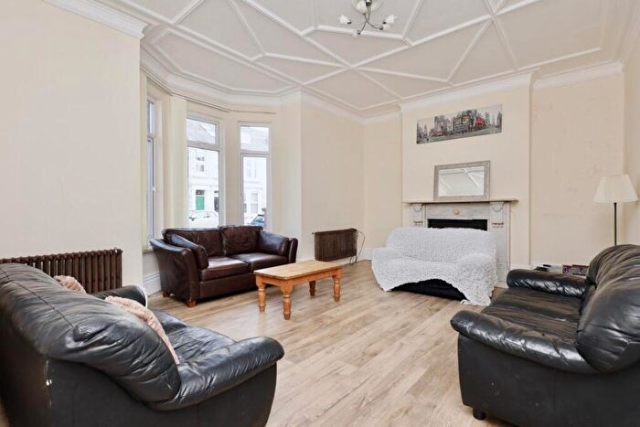 8 Bedroom Terraced House To Rent In Queens Terrace, Newcastle Upon Tyne, NE2