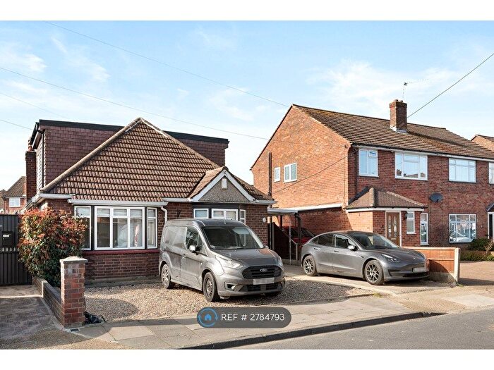 Studio To Rent In Meadow Road, Ashford, TW15