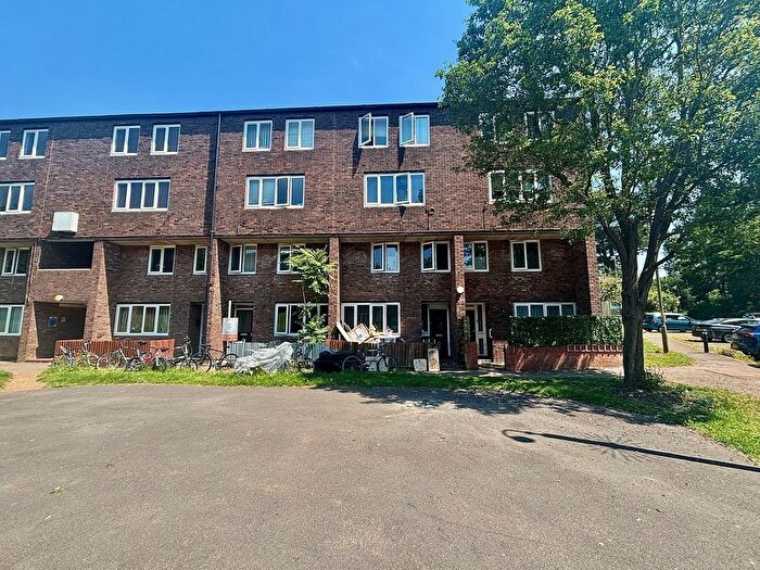 3 Bedroom Flat For Sale In Dowdeswell Close, London, SW15