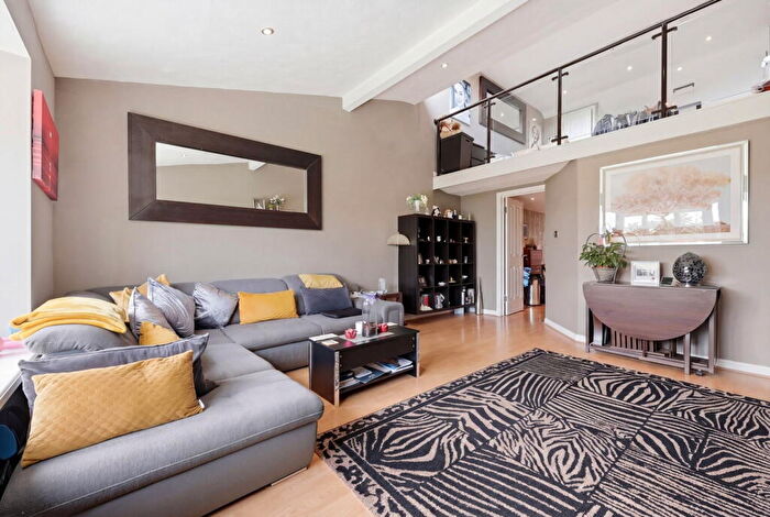 2 Bedroom Maisonette For Sale In Charleston Avenue, Basildon, SS13