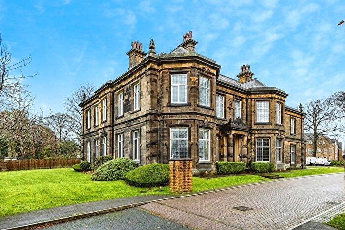 1 Bedroom Flat For Sale In Sinderhill Court, Northowram, Halifax, HX3