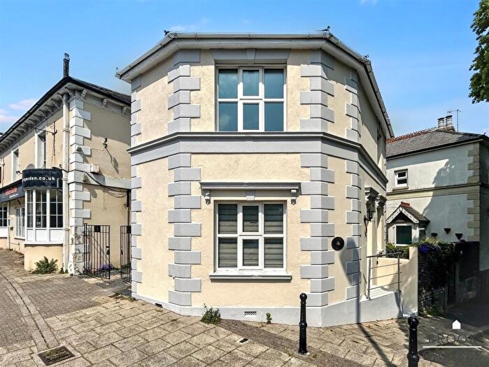 2 Bedroom Link Detached House For Sale In Church Street, Old Town, BN21