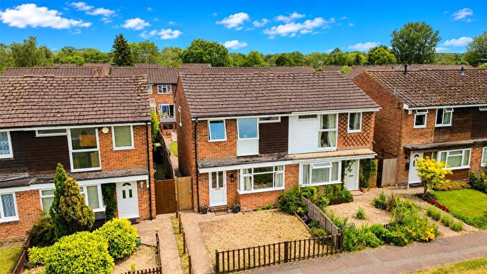 3 Bedroom Semi Detached House For Sale In Carters Rise, Calcot, Reading, Berkshire, RG31