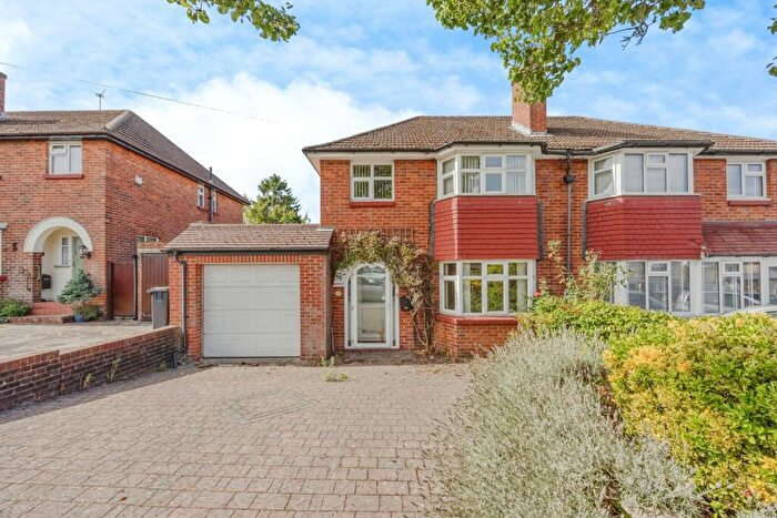 3 Bedroom Semi-Detached House For Sale In Farley Road, South Croydon, CR2