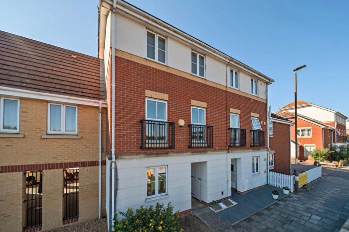 4 Bedroom Terraced House For Sale In Battery Road, London, SE28
