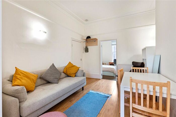 1 Bedroom Apartment To Rent In King Henrys Walk, London, N1