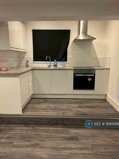 Studio To Rent In Church Street, Weybridge, KT13