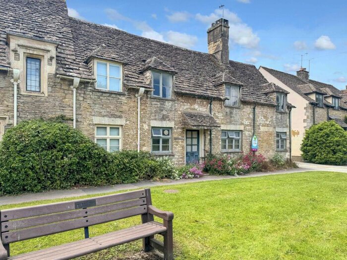 2 Bedroom Cottage For Sale In Silver Street, South Cerney, GL7