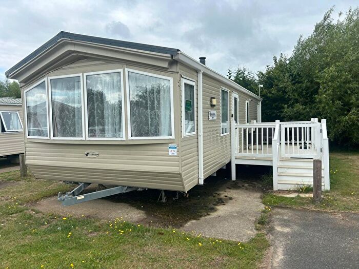 2 Bedroom Park Home For Sale In Butt Lane, Burgh Castle, NR31
