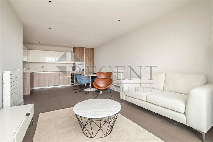 2 Bedroom Apartment To Rent In Hamond Court, Queenshurst Sq, KT2