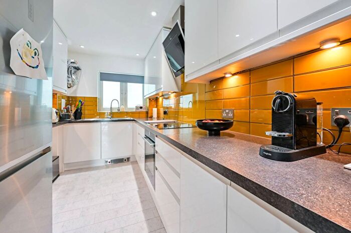 2 Bedroom Flat For Sale In Bermondsey Street, London Bridge, London, SE1