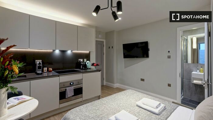 Studio To Rent In Hanover House, SW7