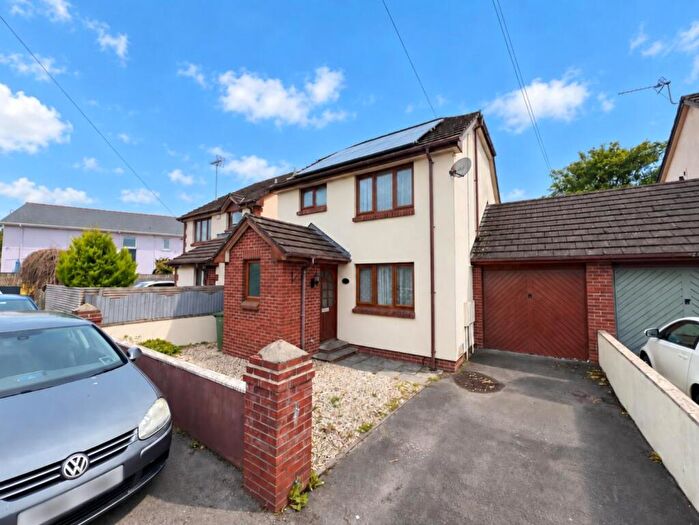 3 Bedroom Detached House To Rent In Barn Close, Barnstaple, EX32