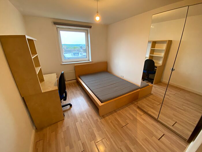 2 Bedroom Flat To Rent In Flat, Clarendon Road, LS2