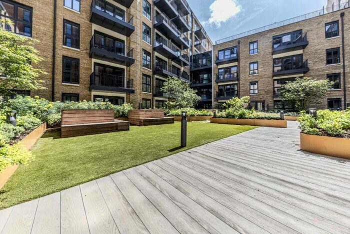 1 Bedroom Flat To Rent In Brook Street, Kingston Upon Thames, KT1