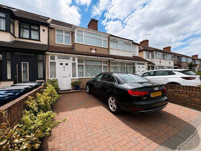 3 Bedroom Terraced House For Sale In Derley Road, Southall, UB2