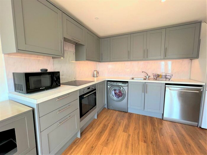 3 Bedroom Maisonette To Rent In Madehurst Close, Brighton, BN2