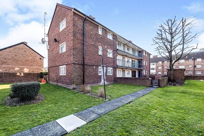 2 Bedroom Apartment For Sale In South Molton Road, London, E16