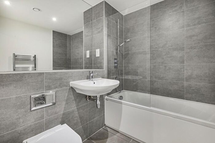 1 Bedroom Flat To Rent In Medway Street Chatham, ME4