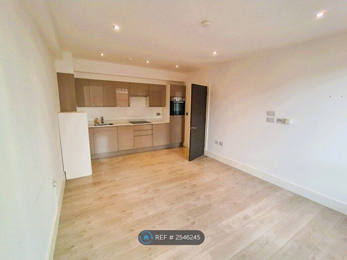 1 Bedroom Flat To Rent In Arliss Court, Watford, WD17