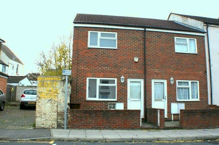 3 Bedroom Terraced House To Rent In B Gardiner Street, Gillingham, ME7