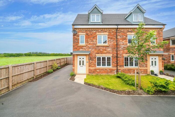 4 Bedroom Semi-Detached House For Sale In Mill Lane, Coppull, Chorley, PR7