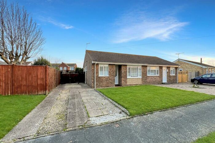 2 Bedroom Semi-Detached Bungalow To Rent In Bedroom Semi Detached Bungalow In Selsey, PO20