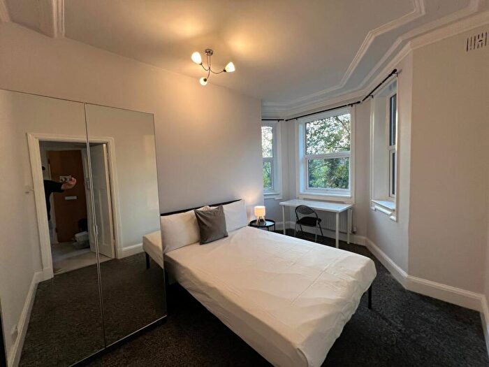 1 Bedroom Flat To Rent In North Circular Road, NW11