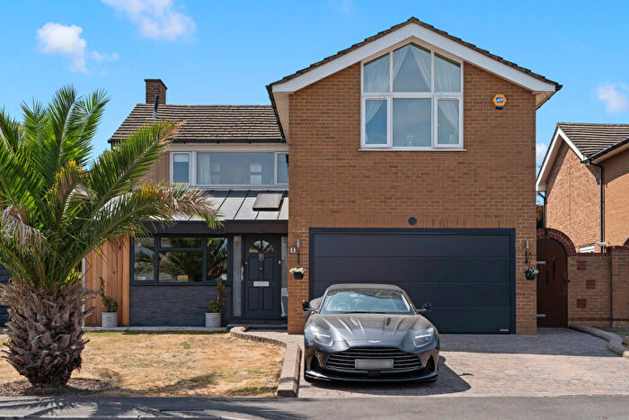 5 Bedroom Detached House For Sale In Cleveland Gardens, Worcester Park, KT4