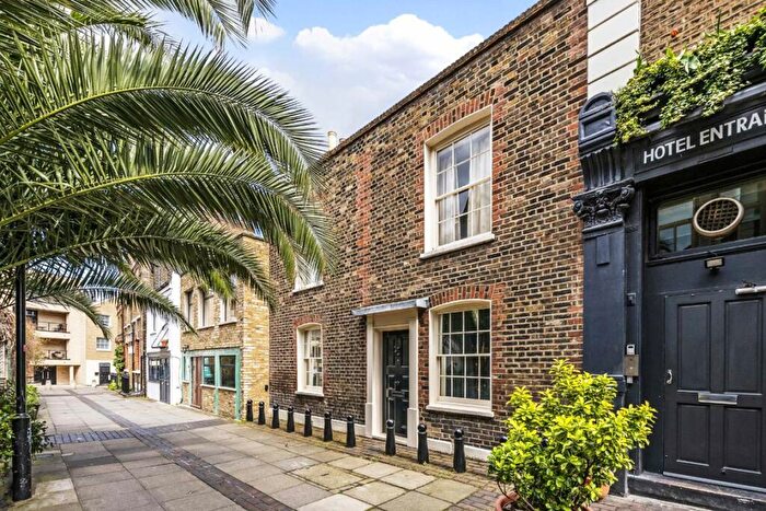 3 Bedroom House To Rent In Sylvester Path, Hackney, E8