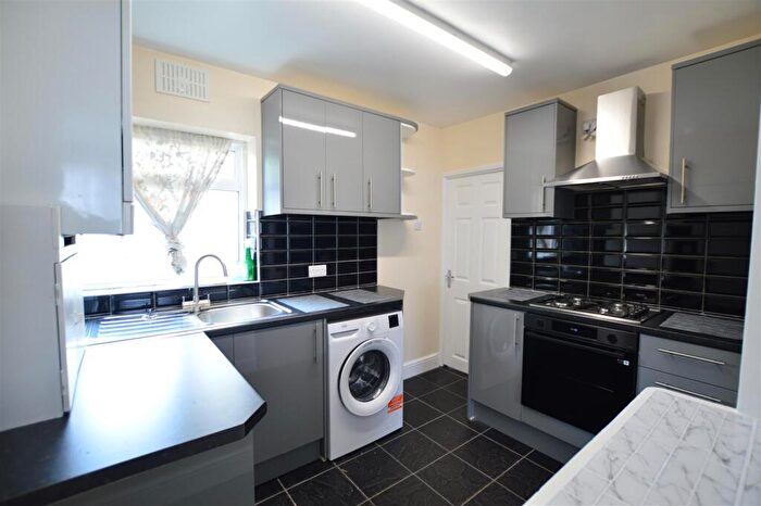 4 Bedroom Terraced House To Rent In St. Elmo Crescent, Slough, SL2