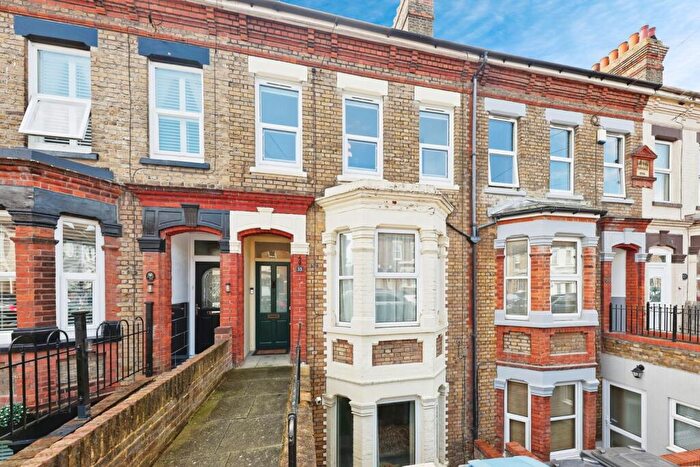4 Bedroom Town House For Sale In Heathfield Avenue, Dover, Kent, CT16