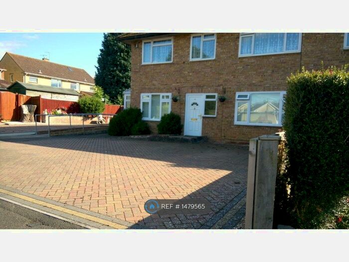 2 Bedroom Maisonette To Rent In Green Valley Ave, Swindon, SN25