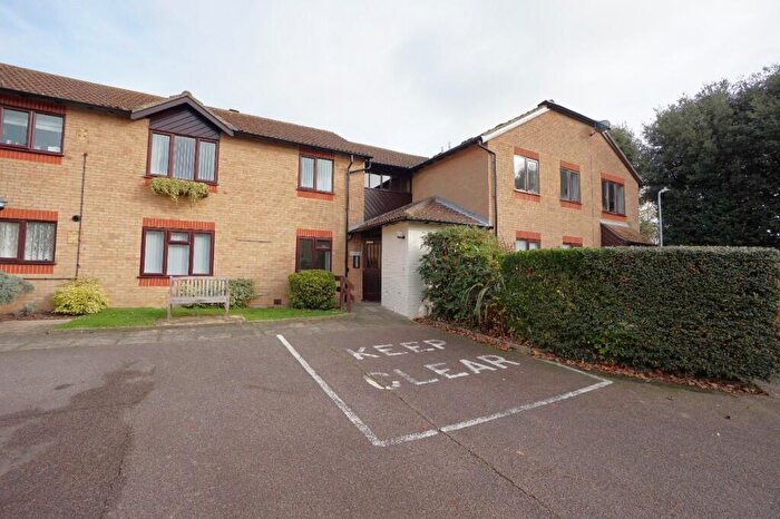 2 Bedroom Flat For Sale In Barrows Close, Birchington, Kent, CT7