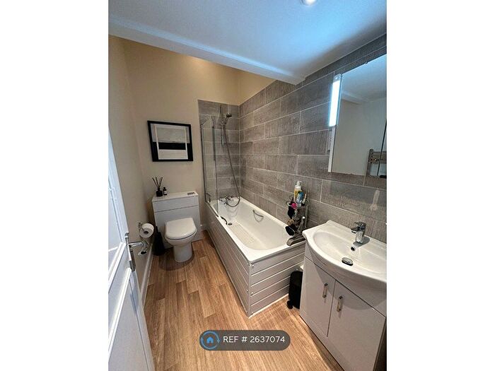 1 Bedroom Flat To Rent In South Lambeth Road, London, SW8