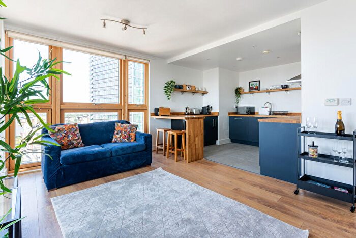 2 Bedroom Flat To Rent In Phoenix Heights West, Canary Wharf, E14