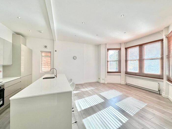 2 Bedroom Flat To Rent In Compayne Gardens, NW6