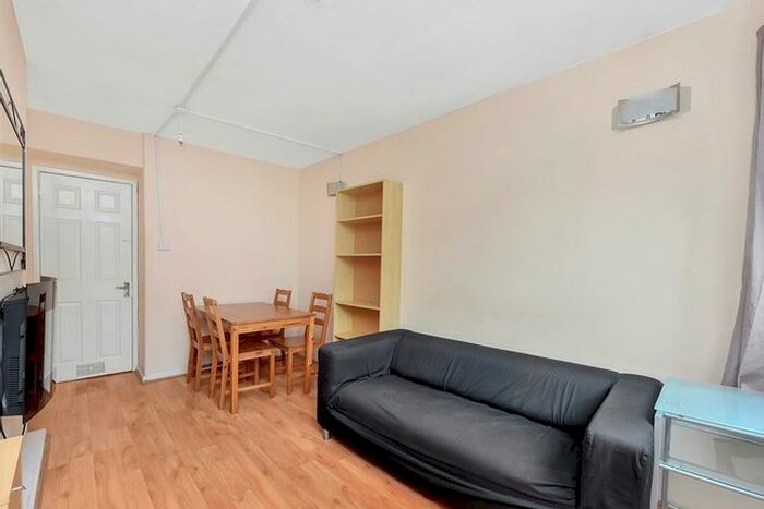 4 Bedroom Maisonette To Rent In Osmington House, Oval, Stockwell, London, SW8