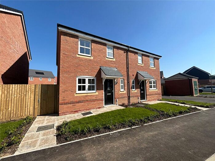 2 Bedroom Detached House For Sale In St Peters Place, Salisbury, Wiltshire, SP2