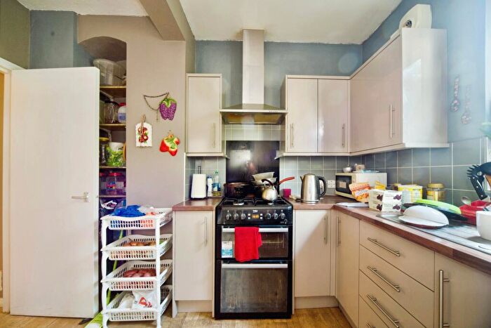 1 Bedroom Flat For Sale In Gladstone Avenue, London, N22