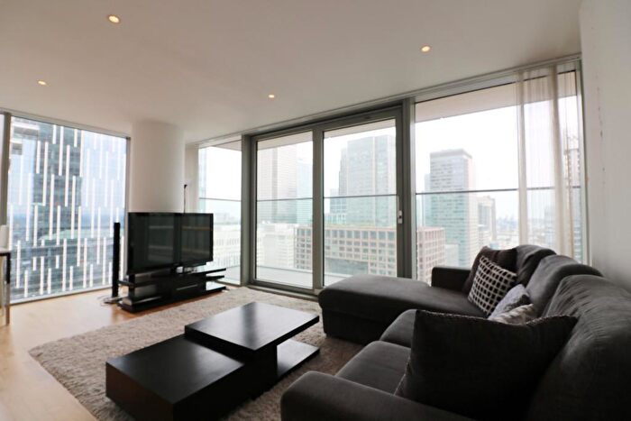 2 Bedroom Flat To Rent In The Landmark West Tower, Marsh Wall, London, E14