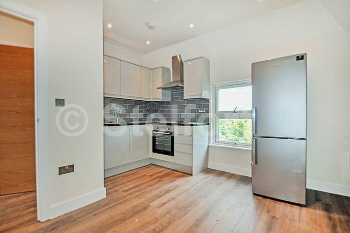 2 Bedroom Apartment To Rent In Archway Road, London, N6