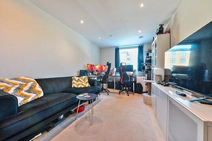 2 Bedroom Flat For Sale In Bessemer Road, Welwyn Garden City, Hertfordshire, AL7