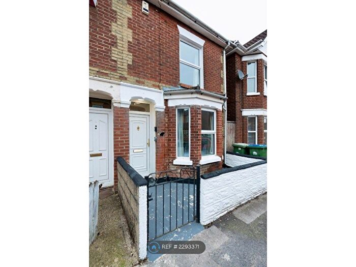 4 Bedroom Semi-Detached House To Rent In Albany Rd, Southampton, SO15