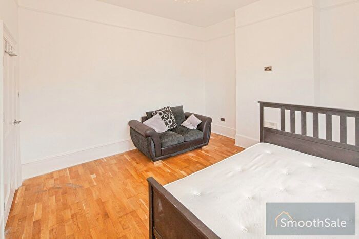 3 Bedroom Flat For Sale In Flat A, Champion Grove, London, SE5