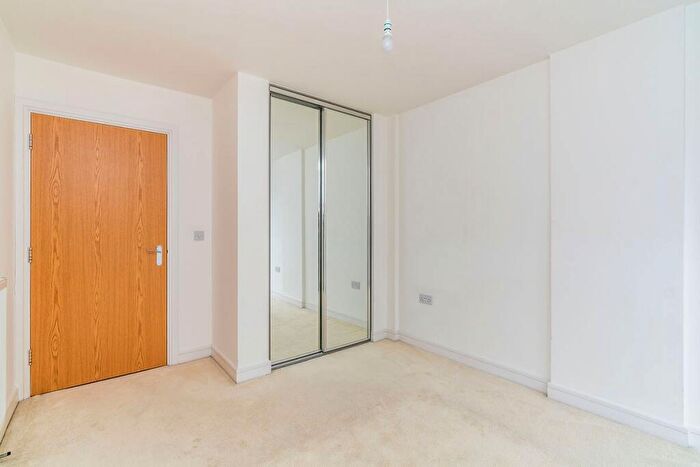 2 Bedroom Apartment To Rent In Sapphire Court, Ocean Village, SO14