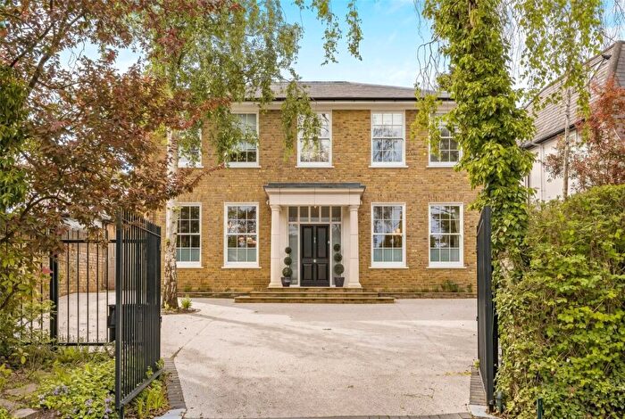 4 Bedroom Detached House For Sale In Oaklands Road, Totteridge, London, N20