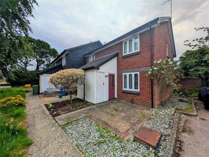 Semi-Detached House To Rent In Wythemede, Foxley Fields, Binfield, Berkshire, RG42