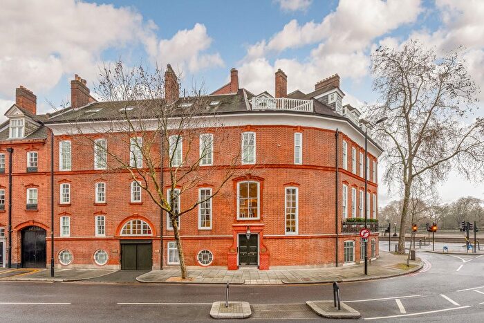 2 Bedroom Flat For Sale In Chelsea Embankment, London, SW3