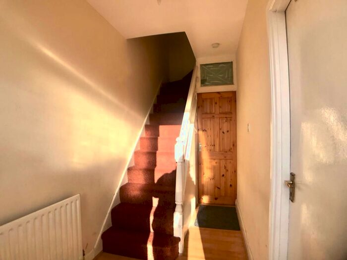 1 Bedroom Flat To Rent In Maple Grove, Southall, UB1